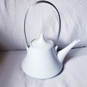 Block china "concentric blue" coffee pot